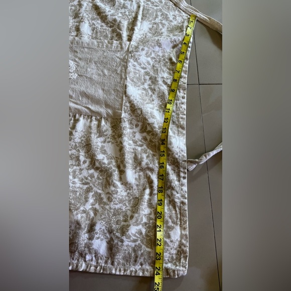 My Texas House Polyester/Cotton Floral Ruffle Chef Home Cook Apron in Green - Picture 6 of 15